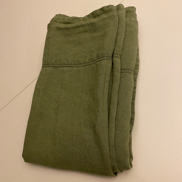 WIlliams Sonoma 100% Linen Tablecloth 65"x 84" Olive Green Hem-stitch Insert - Picture 5 of 8